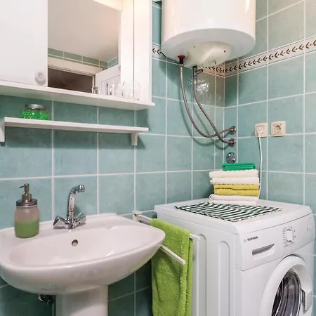 1 Bedroom Gorgeous In Apartment Lovran