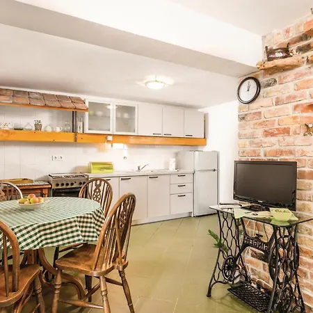 Apartment 1 Bedroom Gorgeous In Lovran