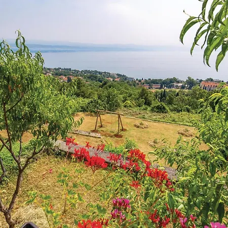 1 Bedroom Gorgeous In Apartment Lovran